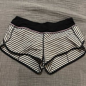 Lululemon Speed up Low Rise Shorts, Size 6
